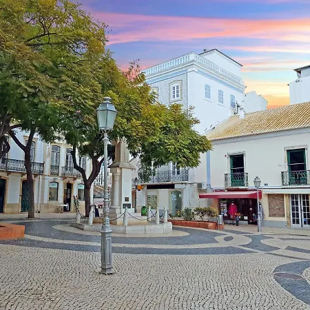 B14 - Heart Of Old Town