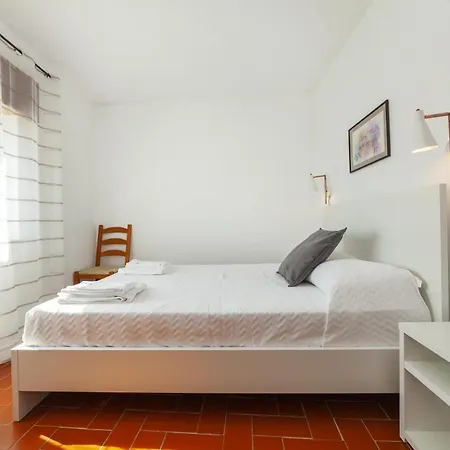 B14 - Heart Of Old Town Apartment