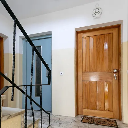 B14 - Heart Of Old Town * Lagos