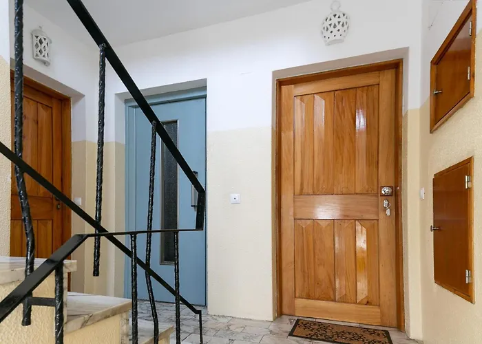 B14 - Heart Of Old Town * Lagos